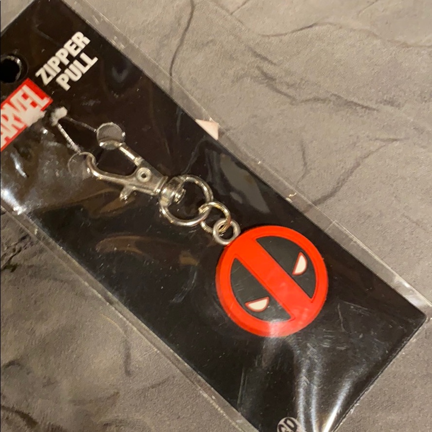 New Deadpool Marvel Zipper Pull